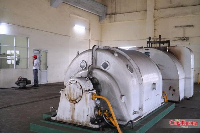 Đặc biệt, nhà máy tận dụng nguồn hơi phục vụ quá trình sản xuất công để vận hành hệ thống tuabin phát điện, khai thác tối đa năng lượng của hơi nước, nâng cao hiệu suất sử dụng năng lượng của toàn bộ dây chuyền.
