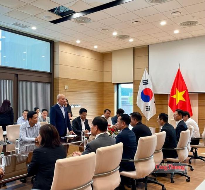 Ông Vũ Bá Phú, Cục trưởng Cục Xúc tiến thương mại phát biểu tại buổi làm việc với Đại sứ quán Việt Nam tại Hàn Quốc. Nguồn ảnh: Cục Xúc tiến thương mại