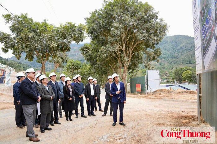 Đoàn công tác của Tập đoàn Công nghiệp Năng lượng Quốc gia Việt Nam (Petrovietnam) kiểm tra tiến độ thực hiện dự án xây dựng Trường Phổ thông nội trú liên cấp Tiểu học và Trung học cơ sở Phong Thổ thời điểm tháng 1/2026.