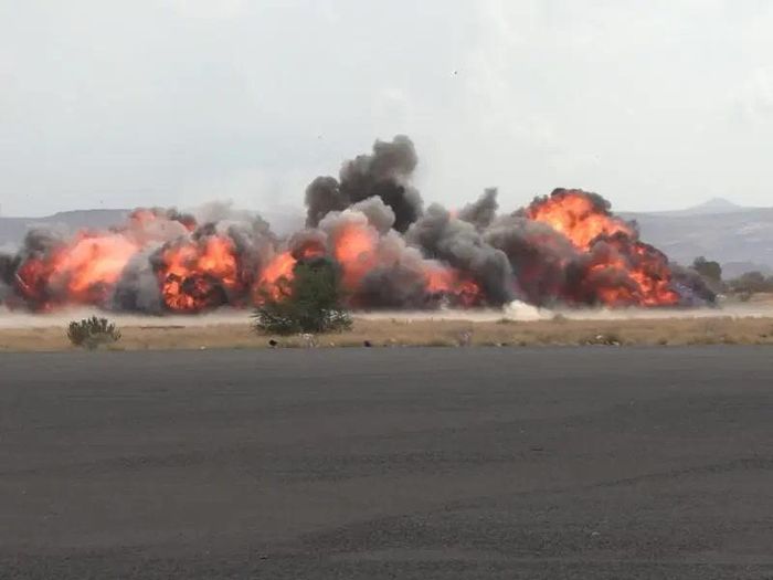 Lực lượng Houthi cho rằng các cuộc không kích nhằm vào sân bay Sanaa đã chấm dứt giai đoạn hạ nhiệt căng thẳng. Ảnh: EPA