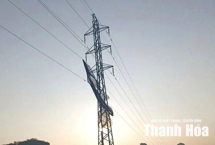 Tình trạng thả diều gây ra sự cố lưới điện ở nhiều địa phương trên địa bàn tỉnh.