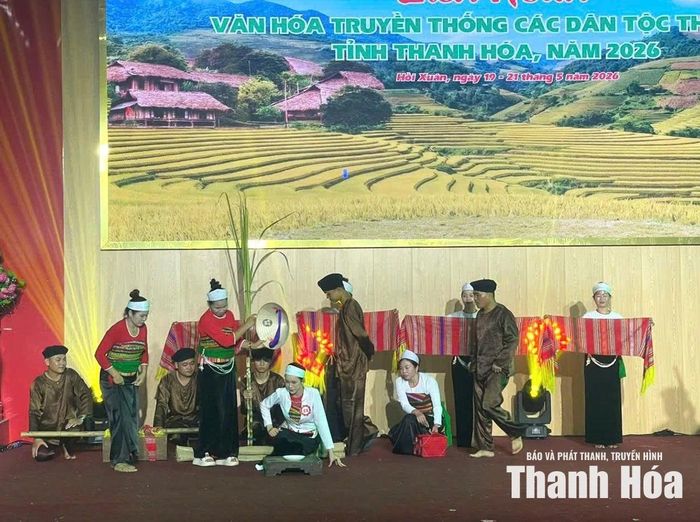 Thành viên các CLB văn hóa dân gian Mường xã Mậu Lâm tham gia biểu diễn tại Liên hoan Văn hóa truyền thống các dân tộc thiểu số tỉnh Thanh Hóa năm 2026.