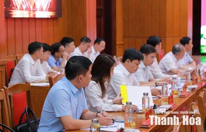 Các đại biểu dự buổi làm việc.