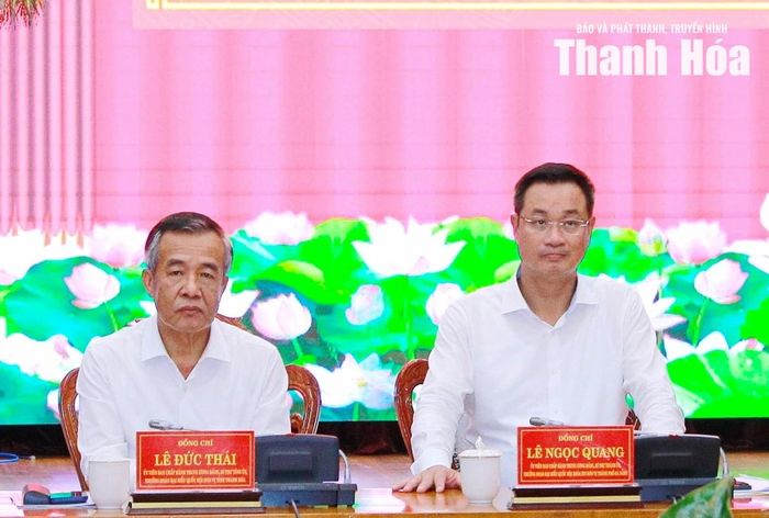Các đồng chí Ủy viên Trung ương Đảng: Lê Đức Thái, Bí thư Tỉnh ủy, Trưởng Đoàn ĐBQH tỉnh Thanh Hóa và Lê Ngọc Quang, Bí thư Thành ủy, Trưởng Đoàn ĐBQH thành phố Đà Nẵng chủ trì buổi làm việc.
