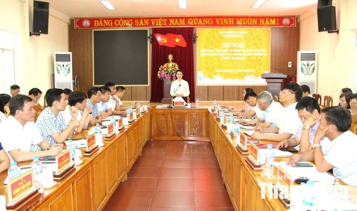 Phó Chủ tịch Thường trực Ủy ban MTTQ tỉnh Đỗ Thị Toán chủ trì buổi làm việc.