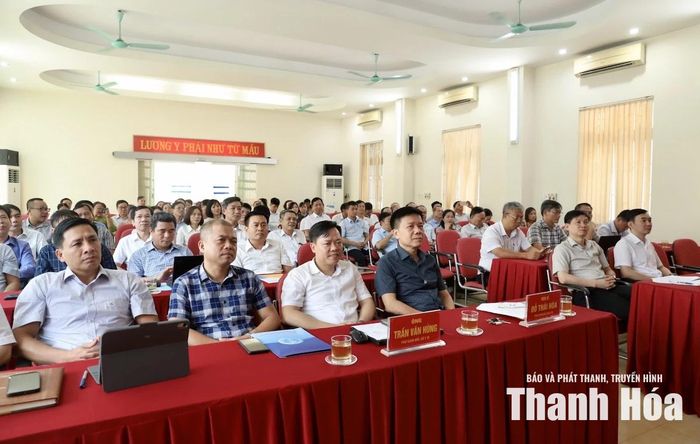 Các đại biểu dự hội nghị.
