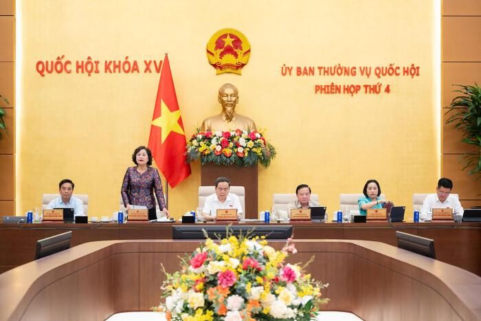 Ủy ban Thường vụ Quốc hội cho ý kiến về dự án Luật sửa đổi, bổ sung một số điều của Luật Ngân hàng Nhà nước Việt Nam; Luật Phòng, chống rửa tiền và Luật Các tổ chức tín dụng. (Ảnh: Cổng TTĐTQH)