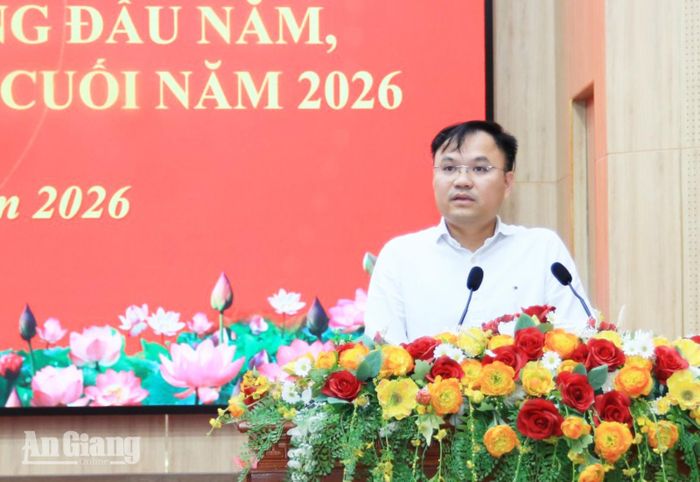 Vụ trưởng Vụ Địa bàn VIII, Cơ quan Ủy ban Kiểm tra Trung ương Bùi Duy Thọ phát biểu tại hội nghị.