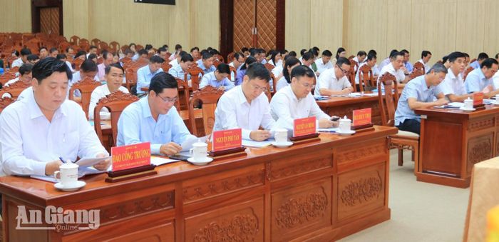 Đại biểu tham dự hội nghị.