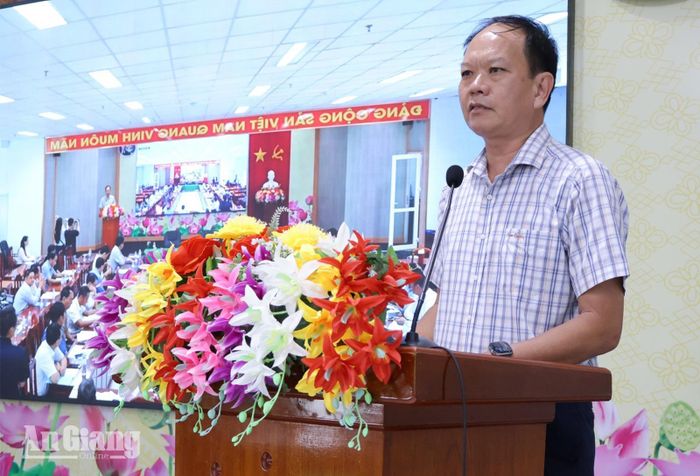 Phó Giám đốc Sở Nông nghiệp và Môi trường Trần Thanh Hiệp phát biểu giải đáp khó khăn, vướng mắc của doanh nghiệp