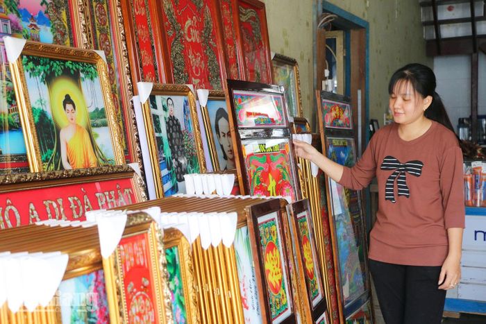 Dù không còn thời hoàng kim nhưng tranh kiếng vẫn có thị trường tiêu thụ nhất định.