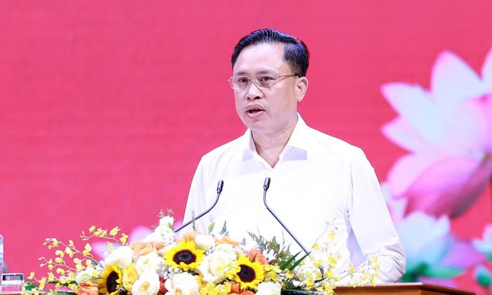 Đại diện Ủy ban Kiểm tra Đảng ủy phường Kinh Bắc phát biểu tham luận.