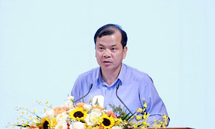 Đồng chí Phan Thế Tuấn, Phó Chủ tịch UBND tỉnh phát biểu tham luận.