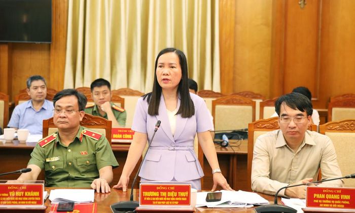Thành viên đoàn khảo sát nêu ý kiến.
