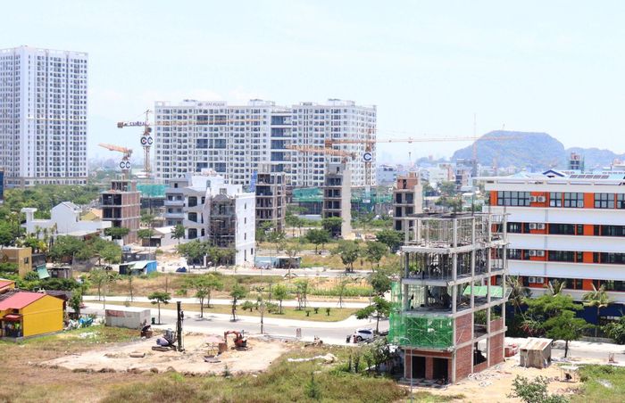 Các địa phương đang tạo điều kiện thuận lợi cho người dân triển khai các dự án xây dựng nhà ở tư nhân. Ảnh: HOÀNG HIỆP