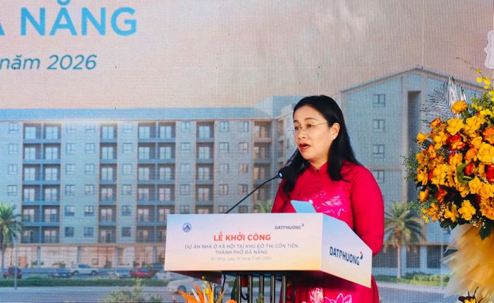 Phó Chủ tịch UBND thành phố Nguyễn Thị Anh Thi phát biểu tại lễ khởi công. Ảnh: QUỐC TUẤN