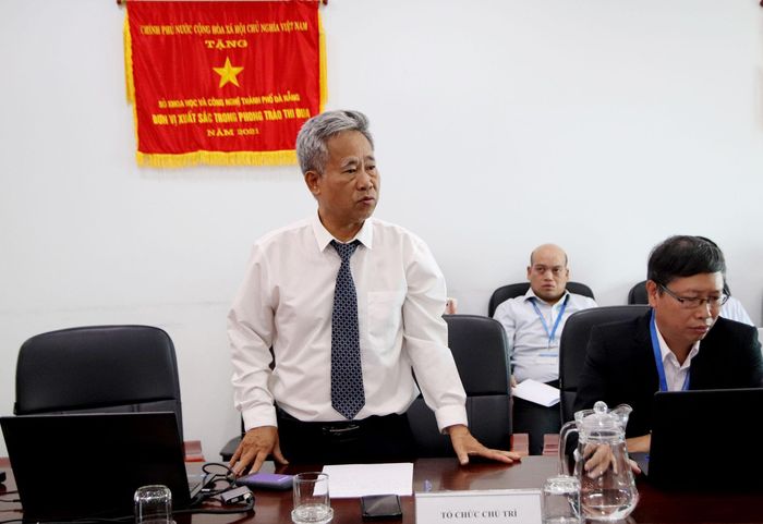 TS. Trần Tần Vịnh, chủ nhiệm đề tài báo cáo tại buổi họp. Ảnh: TRỌNG HUY