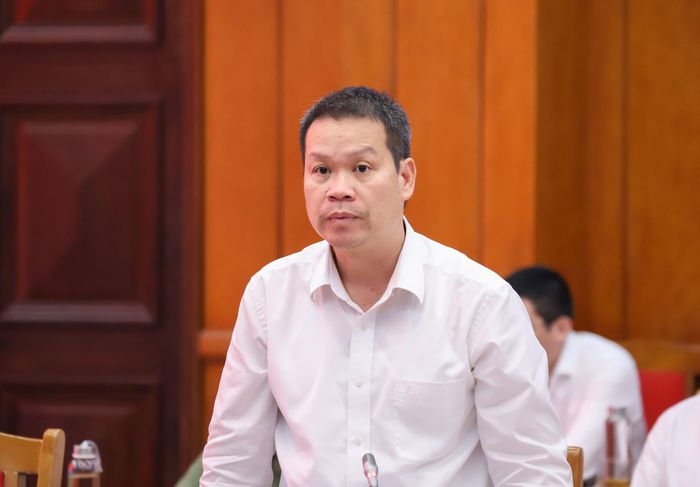 Chủ tịch UBND thành phố Nguyễn Mạnh Hùng chia sẻ tại buổi làm việc. Ảnh: NGỌC PHÚ