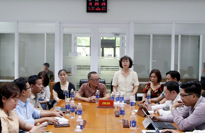 Đại diện các hộ dân là khách hàng mua đất dự án do Công ty CP Bách Đạt An làm chủ đầu tư, phát biểu tại buổi tiếp. Ảnh: TRỌNG HUY