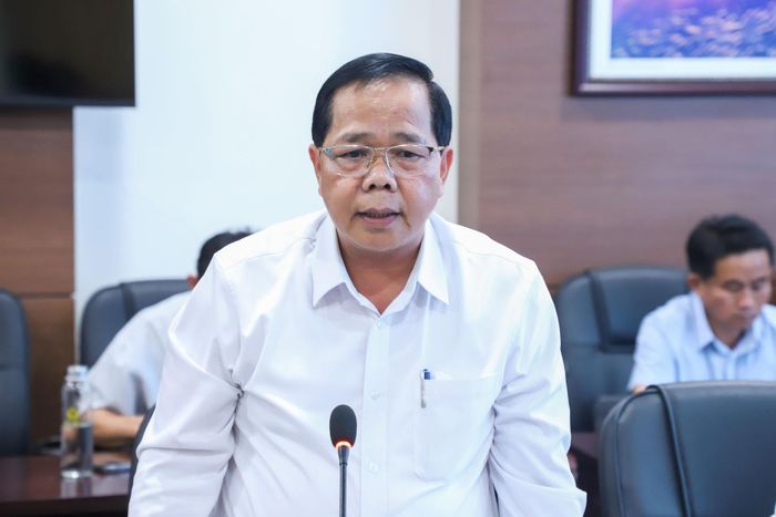 Ông Bhling Mia, Bí thư Đảng ủy, Chủ tịch HĐND xã Tây Giang phát biểu tại buổi làm việc. Ảnh: NGỌC PHÚ