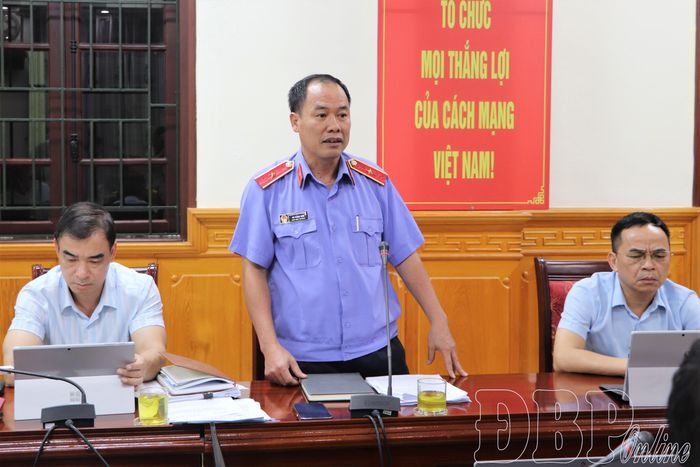 Đại diện Viện Kiểm sát nhân dân tỉnh phát biểu tại cuộc họp.