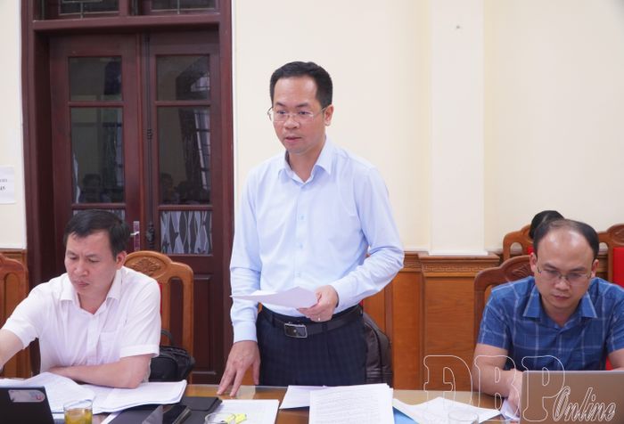 Đại diện lãnh đạo Sở Văn hóa, Thể thao và Du lịch phát biểu tại phiên họp.