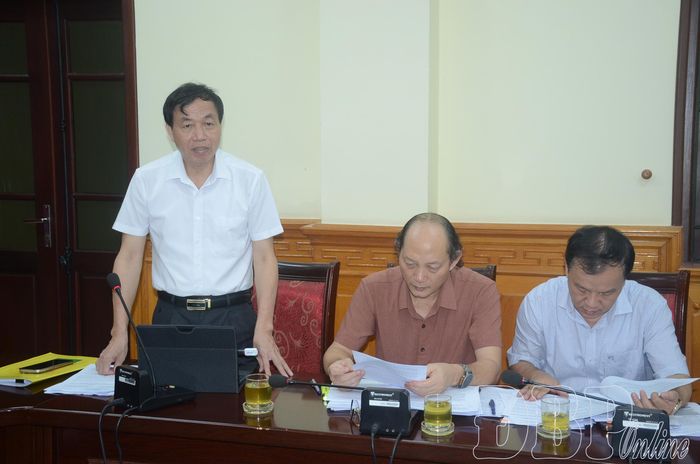 Chủ tịch UBND tỉnh Lê Văn Lương làm rõ một số vấn đề được nêu tại buổi làm việc.