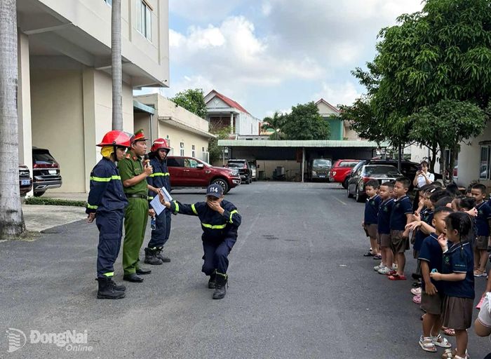 CBCS hướng dẫn kỹ năng thoát nạn trong môi trường khói khí độc