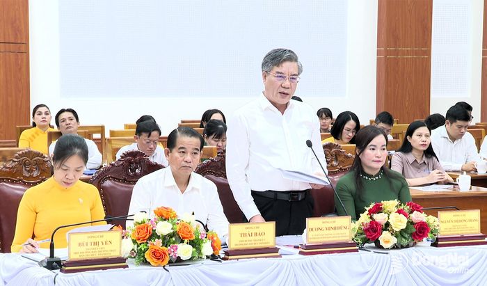 Ủy viên Ban Thường vụ Thành ủy, Trưởng ban Tuyên giáo và Dân vận Thành ủy Dương Minh Dũng gợi ý thảo luận tại hội nghị. Ảnh: Hoàng Vũ