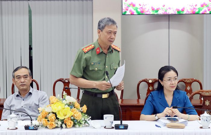 Đại diện Công an thành phố có ý kiến liên quan đến hoạt động của Ban chỉ đạo. Ảnh: Hoàng Lộc