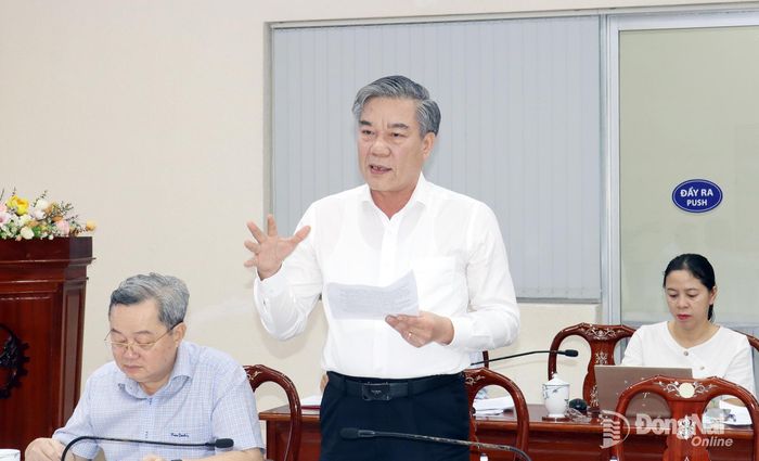 Ủy viên Ban Thường vụ Thành ủy, Trưởng ban Tuyên giáo và Dân vận Thành ủy Dương Minh Dũng, thành viên Ban chỉ đạo phát biểu ý kiến. Ảnh: Hoàng Lộc