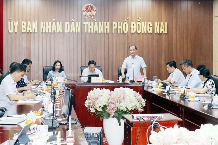 Ủy viên Ban Thường vụ Thành ủy, Phó Chủ tịch UBND thành phố Nguyễn Tuấn Anh phát biểu tại buổi làm việc. Ảnh: Ban Mai