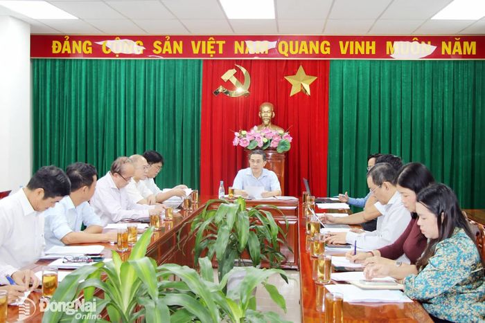 Ủy viên Ban Thường vụ Thành ủy, Phó Chủ tịch UBND thành phố Đồng Nai Lê Trường Sơn chủ trì buổi làm việc. Ảnh: Hải Quân
