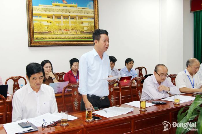 Phó Trưởng Thống kê thành phố Đồng Nai Kiều Hữu Quang chia sẻ về các yếu tố tác động đến các chỉ tiêu về phát triển kinh tế số. Ảnh: Hải Quân
