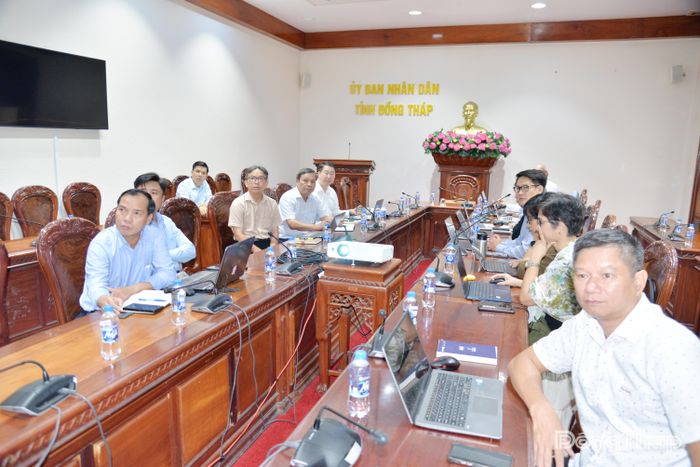 Quang cảnh buổi làm việc.