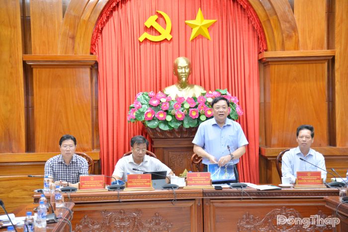 Đồng chí Phạm Thành Ngại phát biểu chỉ đạo cuộc họp.