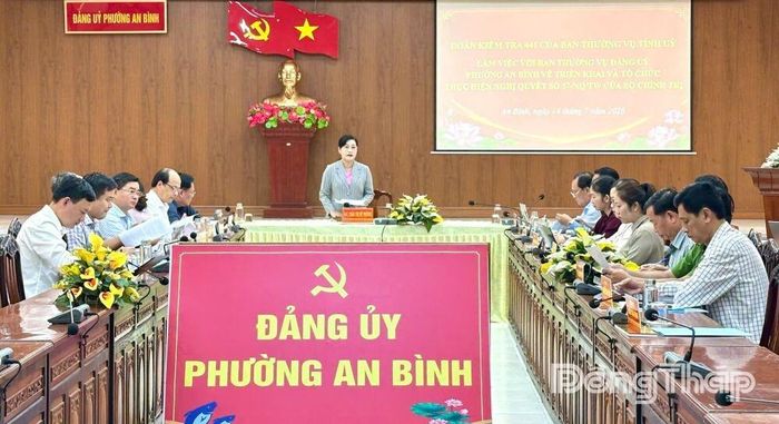 Quang cảnh buổi làm việc.