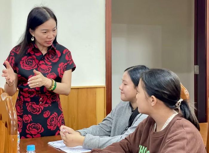  Được nghe những chia sẻ về nghề viết tại lớp bồi dưỡng, các cây viết nhỏ tuổi có thêm kiến thức, kinh nghiệm để mạnh dạn cầm bút. Ảnh: P.D 