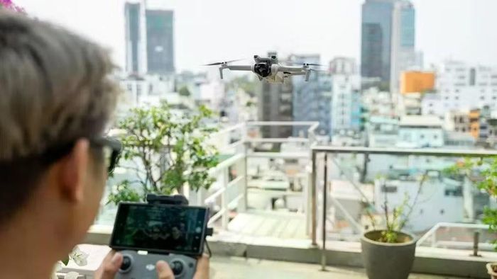 Công tác đăng ký và quản lý drone, flycam sẽ được thực hiện thống nhất trên phạm vi cả nước thông qua hệ thống đăng ký phương tiện bay quốc gia. Ảnh: SG&TT