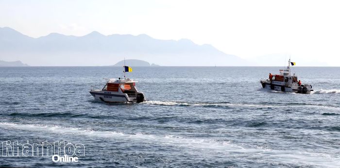 Tàu của Đội Cảnh sát đường thủy số 1 tuần tra, kiểm soát trên vịnh Nha Trang.
