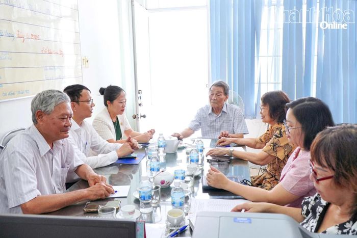 Quang cảnh buổi làm việc.