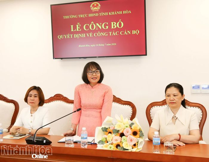 Bà Nguyễn Thị Sâm phát biểu nhận nhiệm vụ.