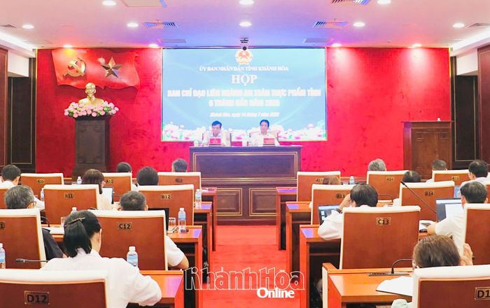 Quang cảnh cuộc họp.