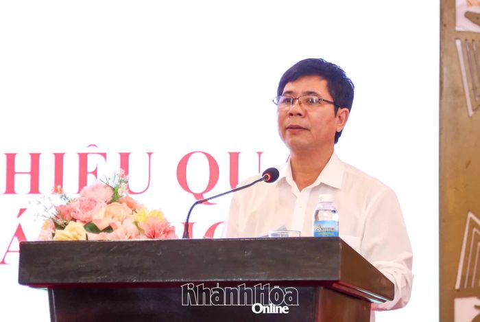 Lãnh đạo Trung tâm Khuyến nông tỉnh phát biểu tại hội nghị.