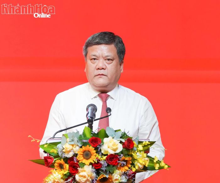 Đồng chí Bí thư Tỉnh ủy Trần Phong phát biểu kết luận hội nghị.