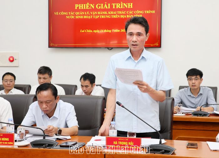 Đồng chí Hà Trọng Hải - Phó Chủ tịch UBND tỉnh giải trình các vấn đề liên quan đến các công trình cấp NSH trên địa bàn tỉnh.