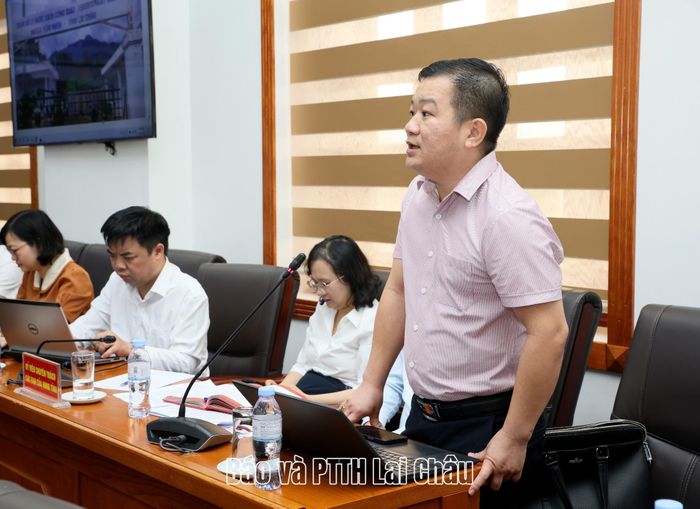 Lãnh đạo UBND xã Tân Uyên phát biểu làm rõ hiện trạng công trình đầu tư cấp NSH trên địa bàn. 