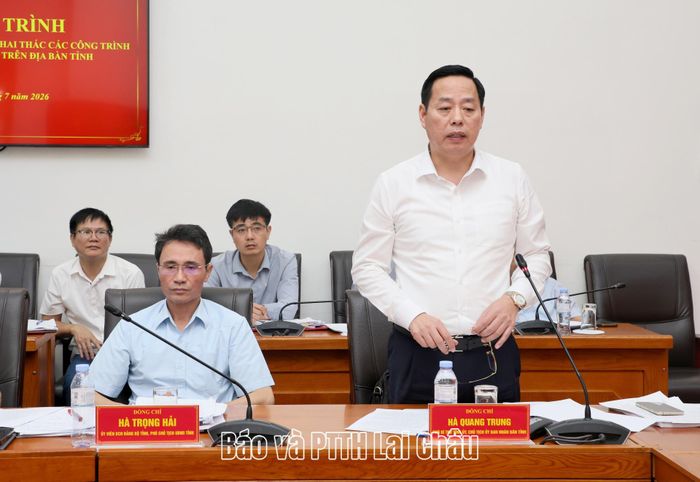 Đồng chí Hà Quang Trung - Phó Bí thư Tỉnh ủy, Chủ tịch UBND tỉnh phát biểu tại phiên họp. 
