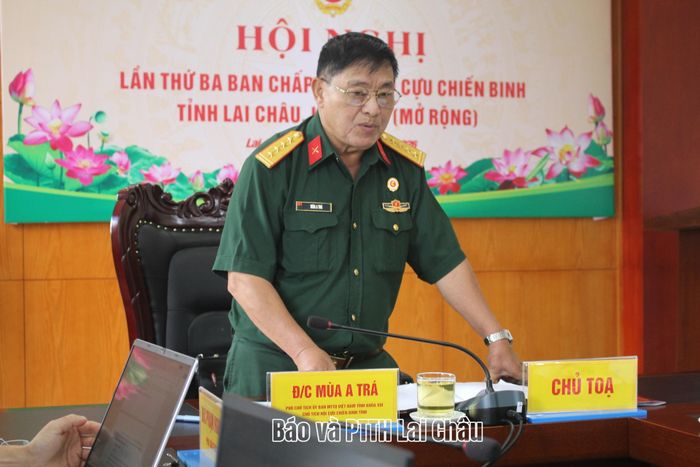 Đồng chí Mùa A Trá – Chủ tịch Hội Cựu Chiến binh tỉnh phát biểu bế mạc hội nghị.
