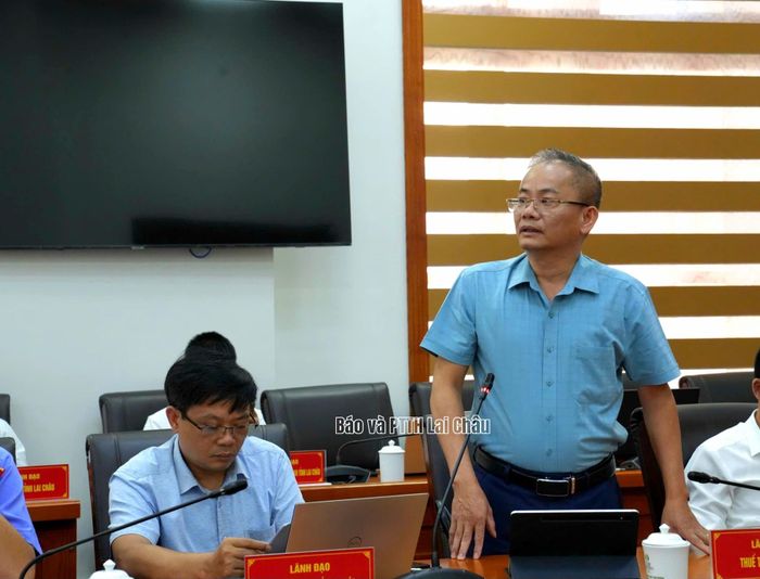 Đồng chí Phạm Ngọc Nghĩa - Cục trưởng Cục Thuế tỉnh phát biểu tham luận.